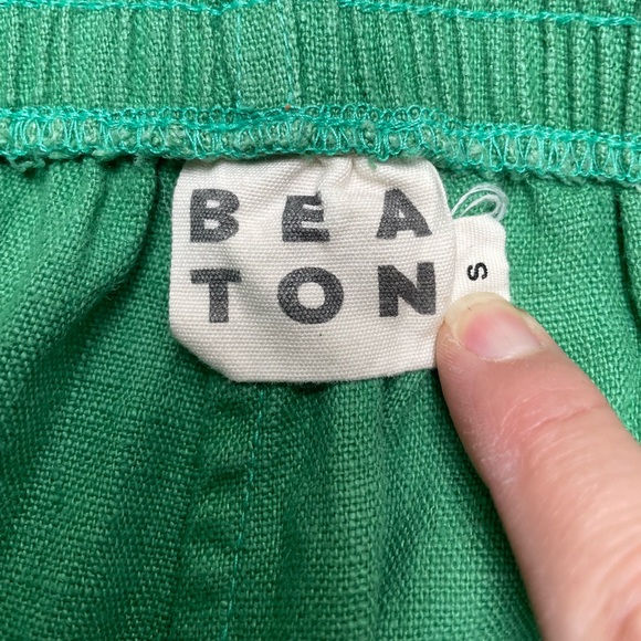 Beaton Linen “Court” pants in Laurel green - Picture 5 of 8